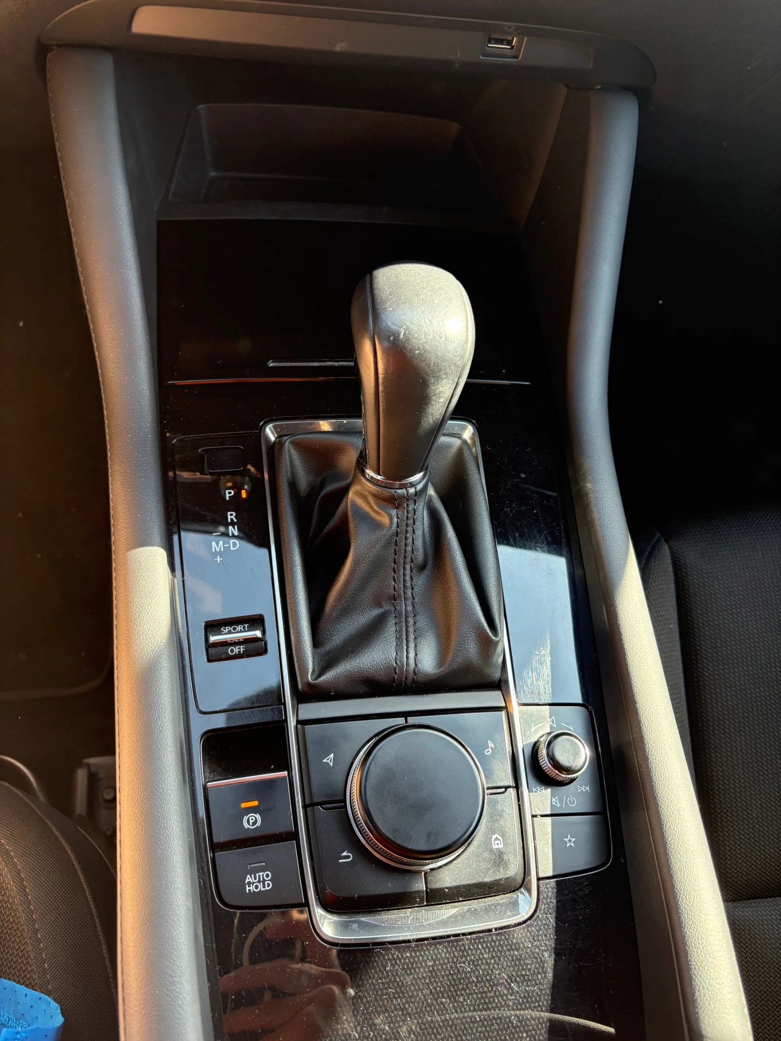 Mazda 3 2.0 Mild Hybrid, снимка 12 - Автомобили и джипове - 54741889