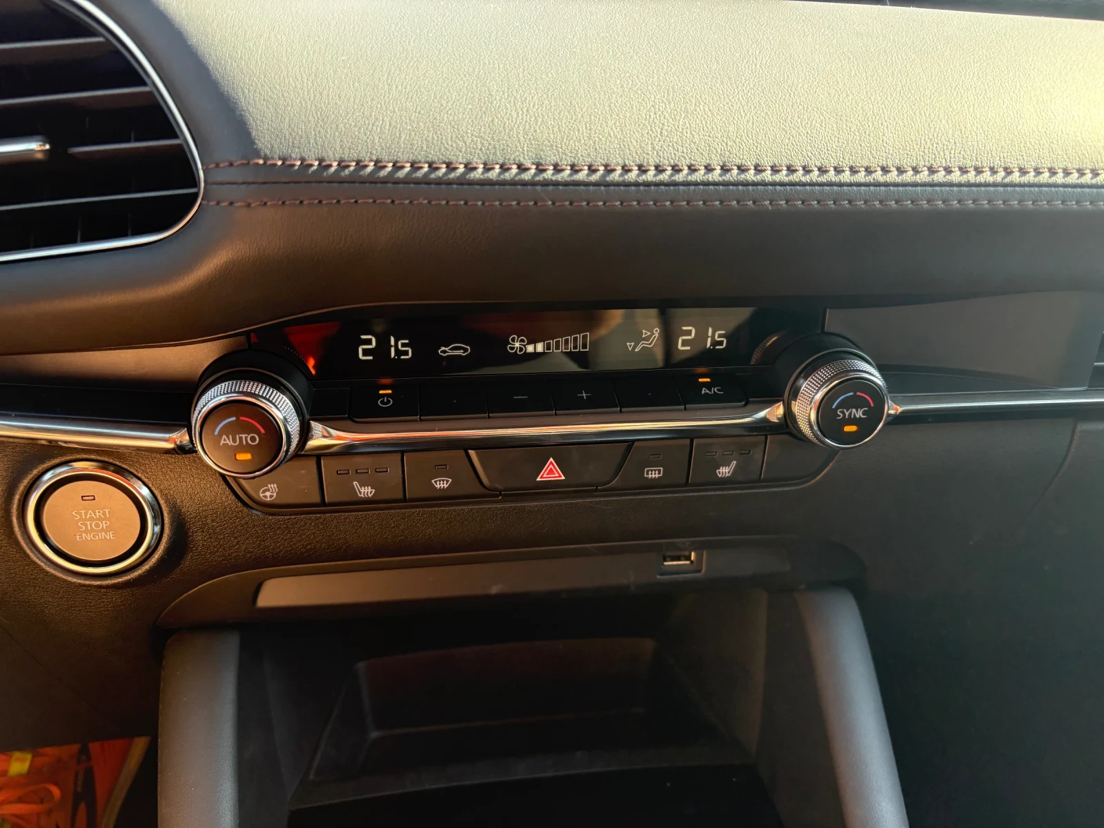 Mazda 3 2.0 Mild Hybrid, снимка 14 - Автомобили и джипове - 54741889