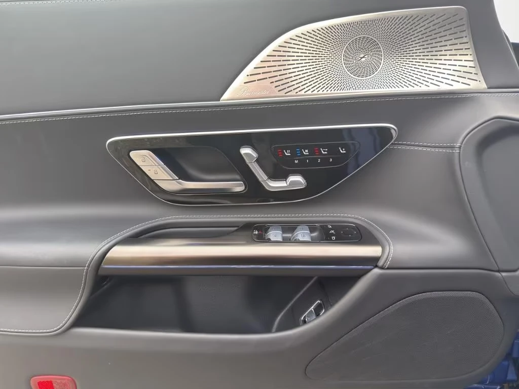 Mercedes-Benz SL 63 AMG 4 MATIC / BURM / DISTRONIC / NIGHT / 360 / , снимка 11 - Автомобили и джипове - 54940443