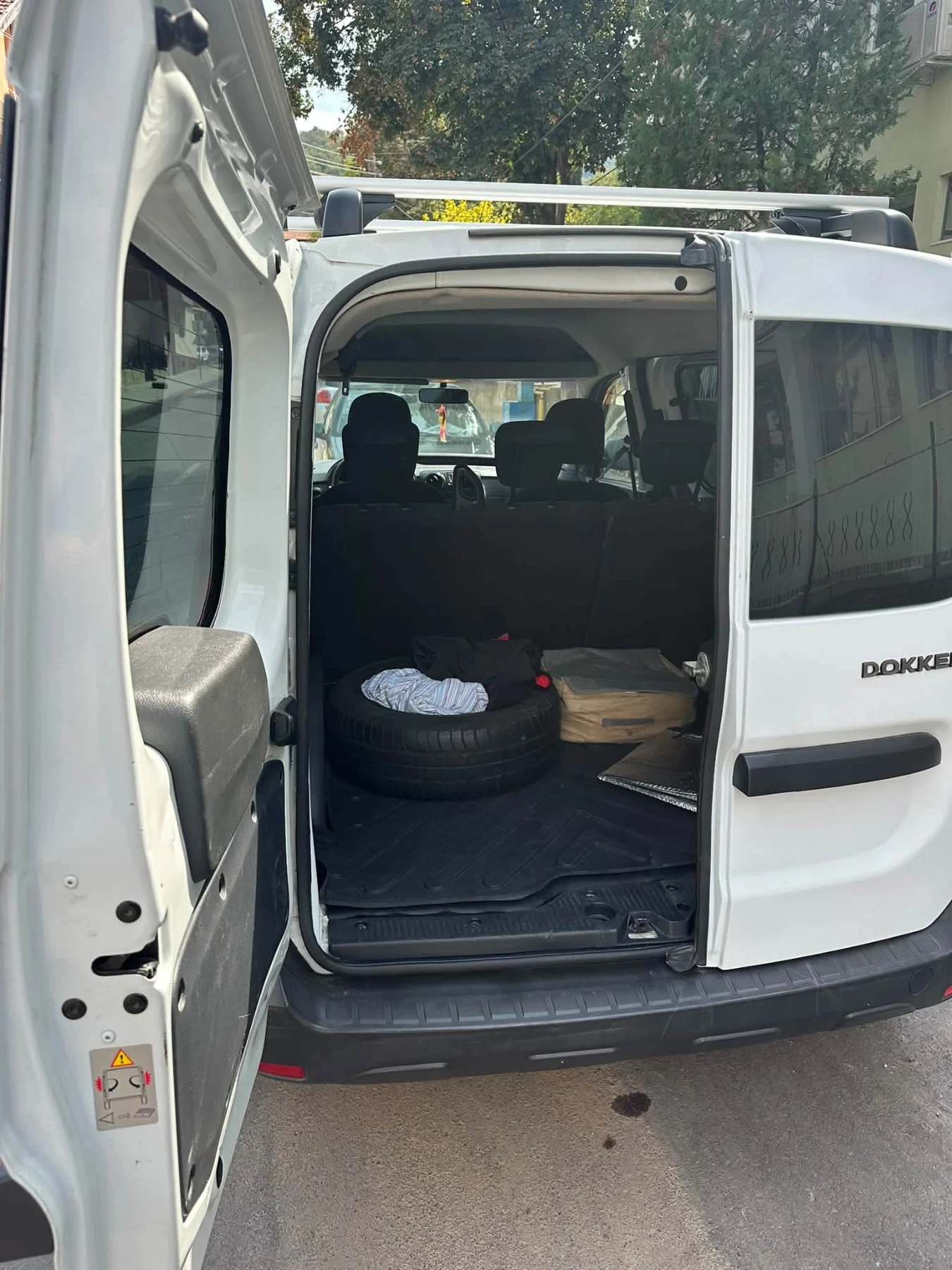 Dacia Dokker Фабрична ГАЗ, снимка 7 - Автомобили и джипове - 56159351