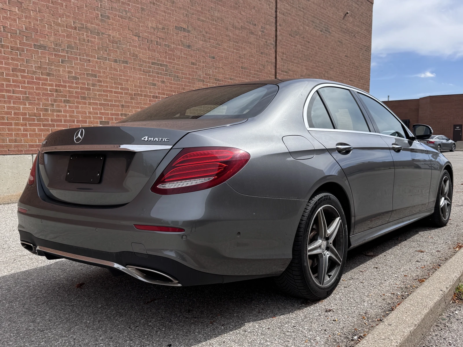 Mercedes-Benz E 300 E 300 / Дигитално табло / Автокредит, снимка 9 - Автомобили и джипове - 56202127