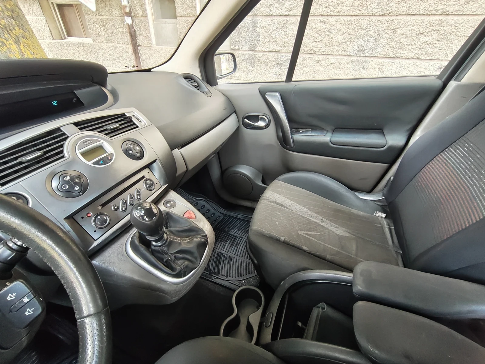 Renault Scenic, снимка 14 - Автомобили и джипове - 56254360