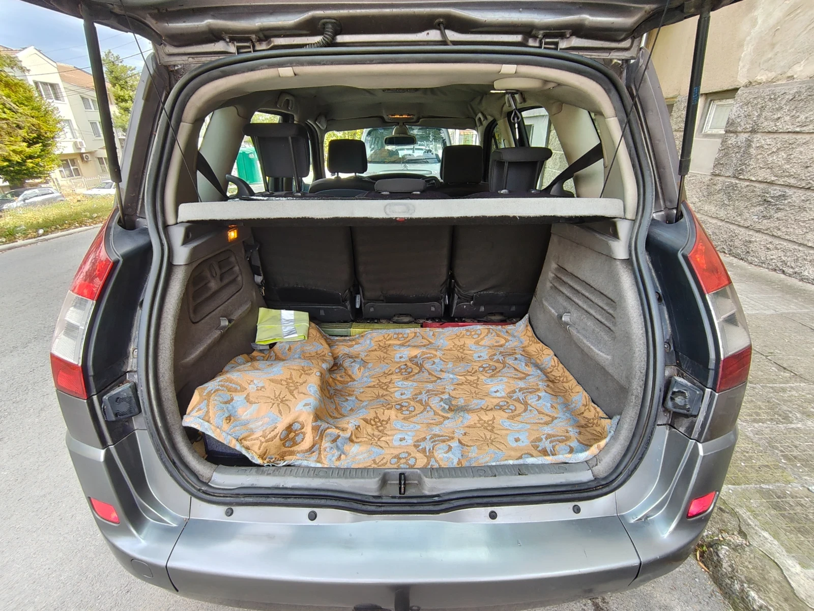 Renault Scenic, снимка 2 - Автомобили и джипове - 56254360
