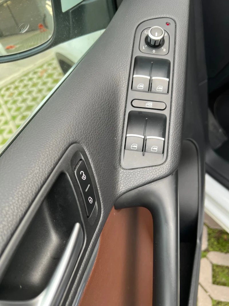 VW Tiguan  2.0TDI AUTOMAT 4х4, снимка 3 - Автомобили и джипове - 52657327