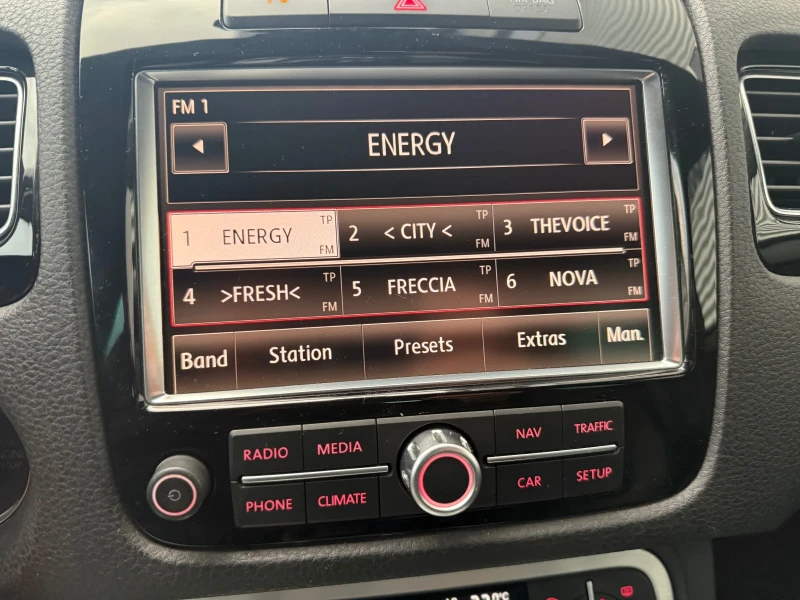 VW Touareg 4Motin+ Off-road+ 3.0TDIV6+ 245kc+ Euro5A+ Led, снимка 13 - Автомобили и джипове - 52646534