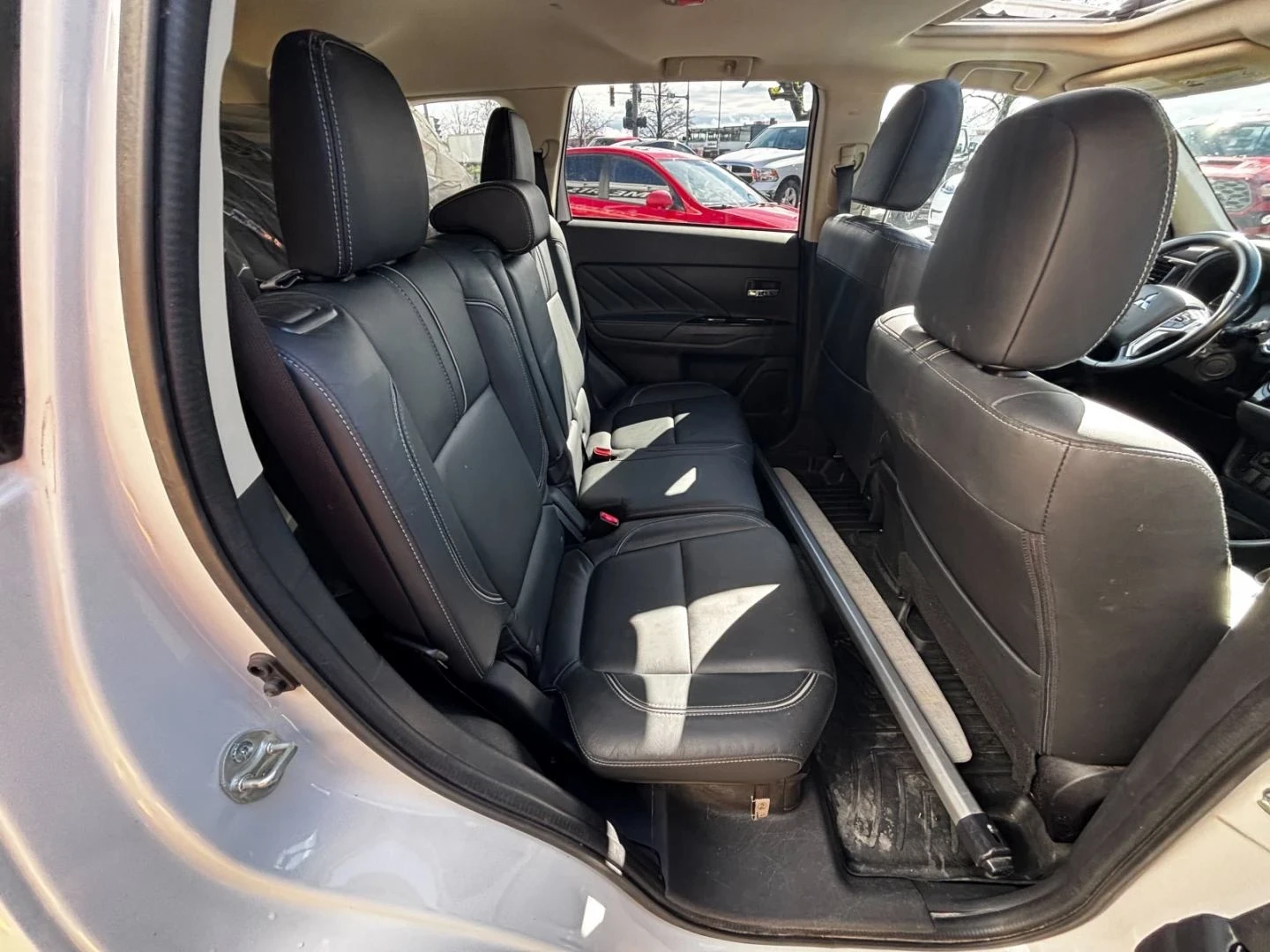 Mitsubishi Outlander PHEV S-AWC* Шибидах* Подгрев* Задна камера* 4х4* , снимка 12 - Автомобили и джипове - 54042737