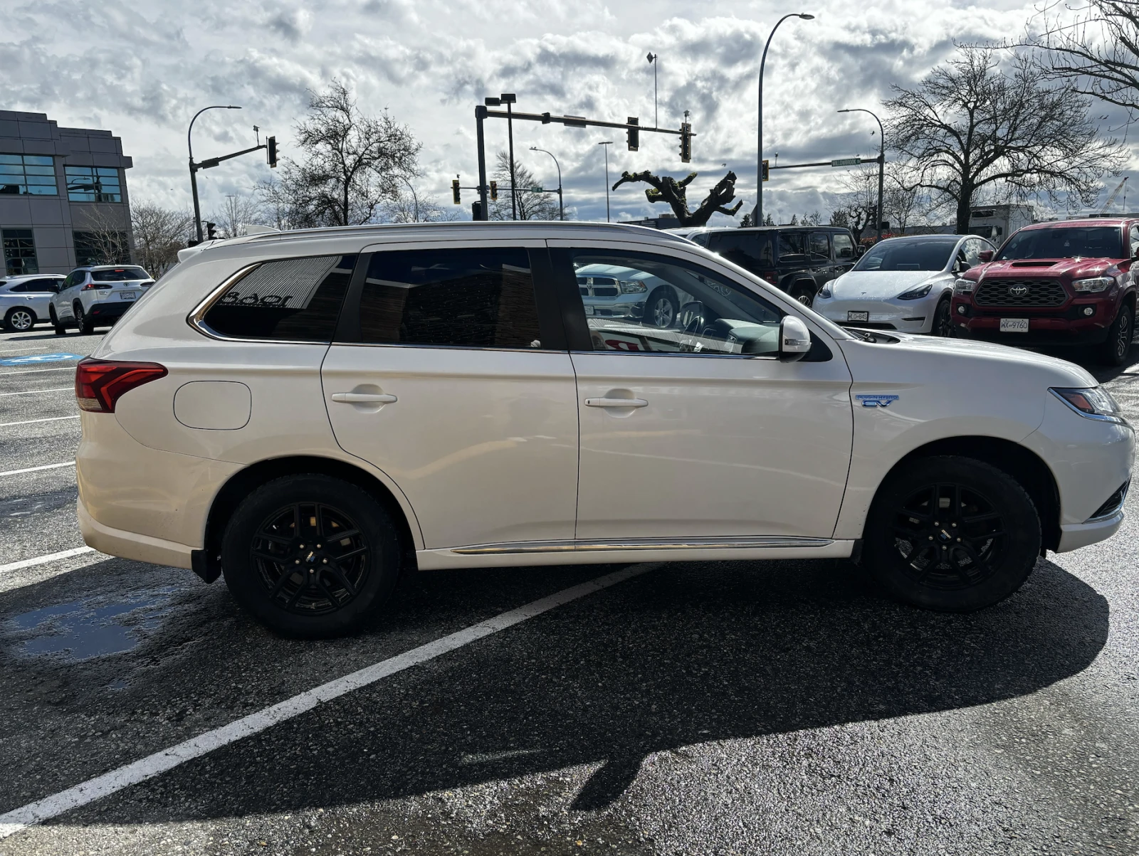 Mitsubishi Outlander PHEV S-AWC* Шибидах* Подгрев* Задна камера* 4х4* , снимка 5 - Автомобили и джипове - 54042737