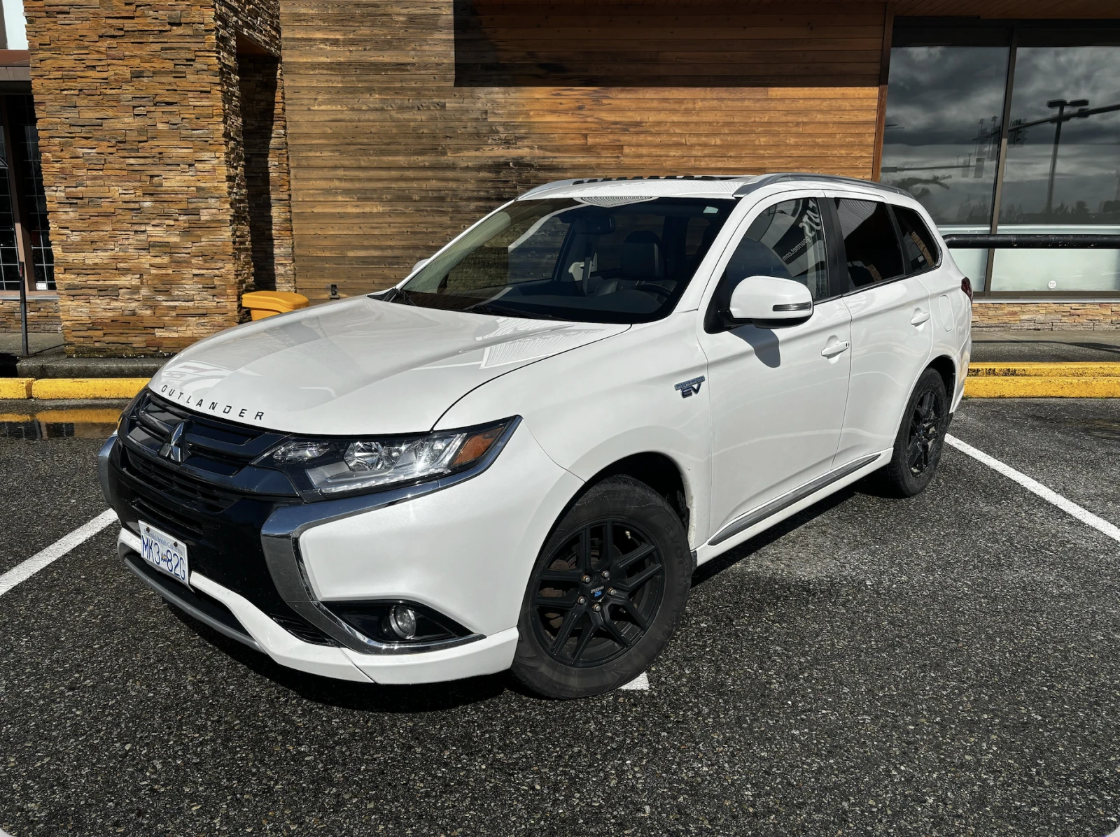 Mitsubishi Outlander PHEV S-AWC* Шибидах* Подгрев* Задна камера* 4х4*  | Auto.bg — изображение 1