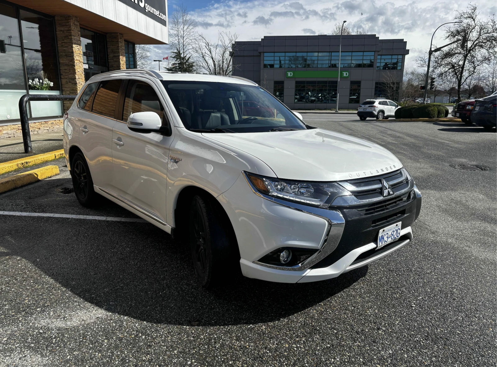 Mitsubishi Outlander PHEV S-AWC* Шибидах* Подгрев* Задна камера* 4х4* , снимка 4 - Автомобили и джипове - 54042737