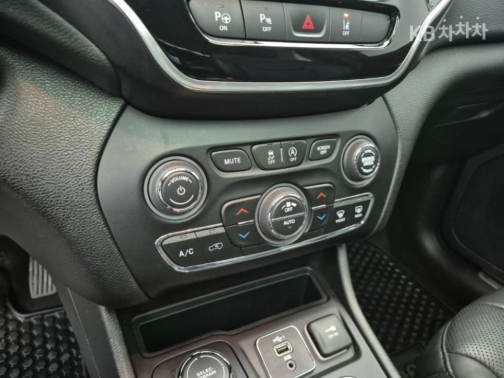 Jeep Cherokee 2.4 , снимка 10 - Автомобили и джипове - 54066712