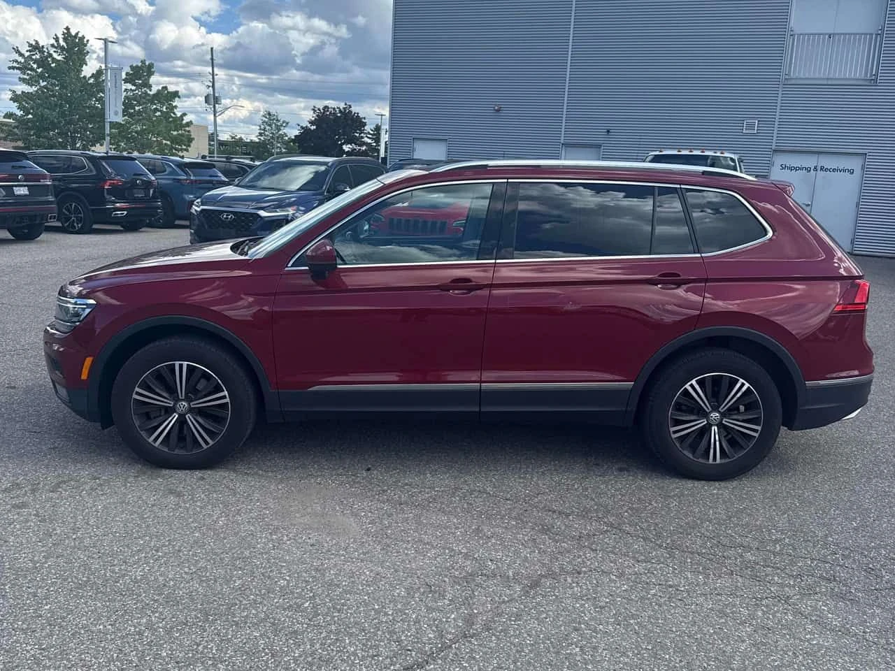 VW Tiguan * Highline * ГЛАВНО ПРЕДСТАВИТЕЛСТВО* ПАНО* DIGITA, снимка 2 - Автомобили и джипове - 54995998
