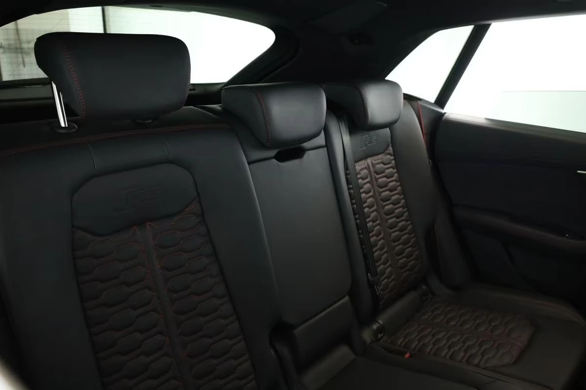 Audi RSQ8 PERFORMANCE / B&O / CERAMIC / LASER MATRIX / PANO, снимка 17 - Автомобили и джипове - 55049486