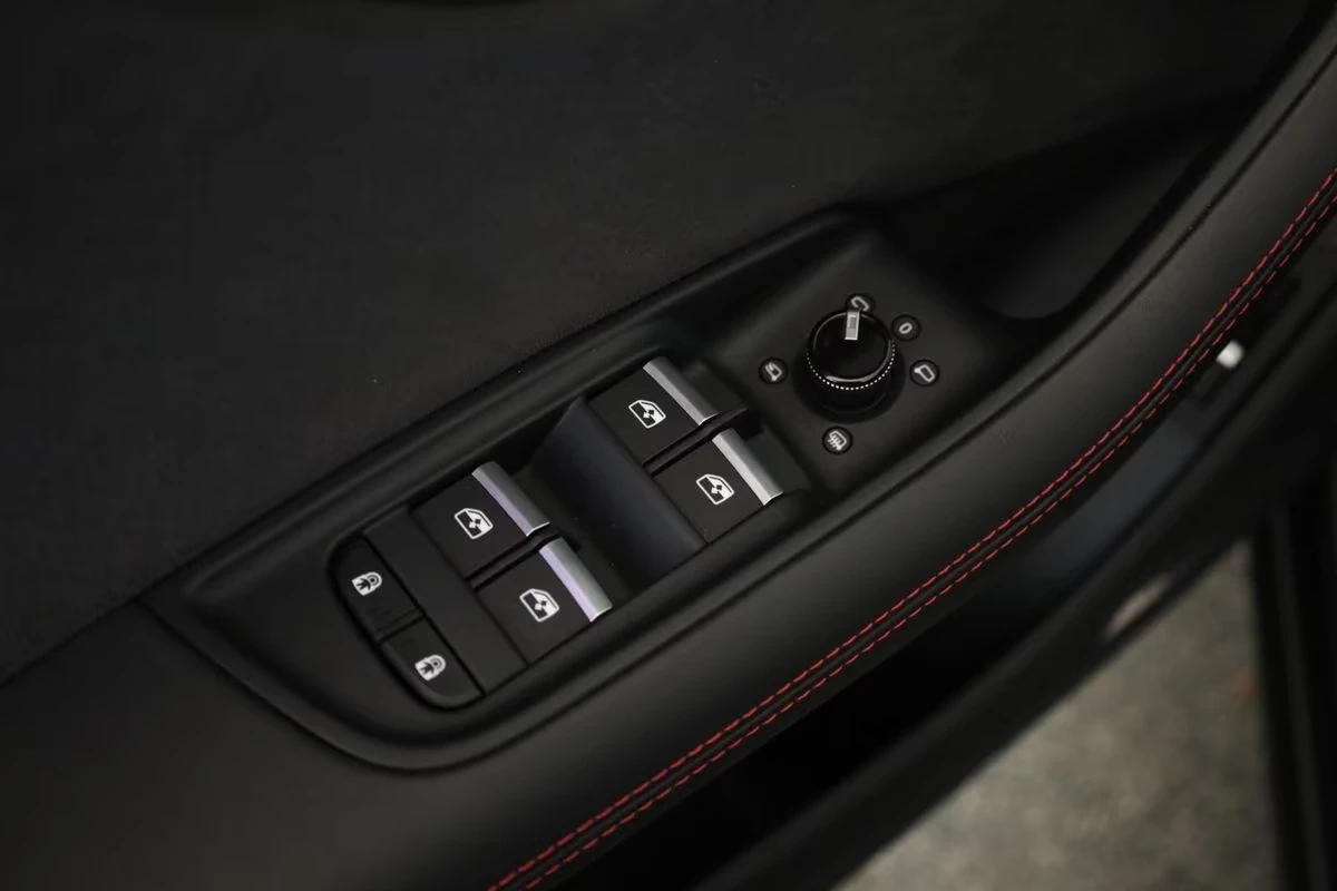 Audi RSQ8 PERFORMANCE / B&O / CERAMIC / LASER MATRIX / PANO, снимка 8 - Автомобили и джипове - 55049486