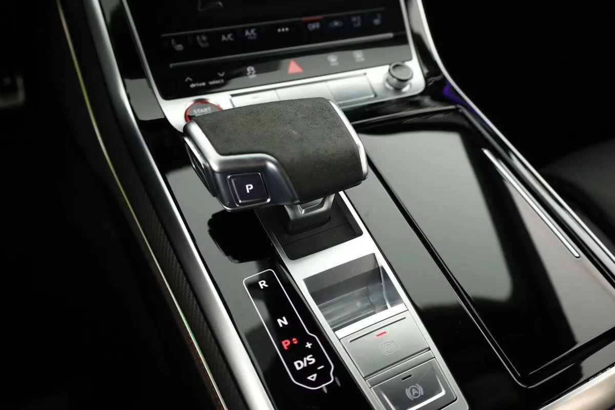 Audi RSQ8 PERFORMANCE / B&O / CERAMIC / LASER MATRIX / PANO, снимка 15 - Автомобили и джипове - 55049486