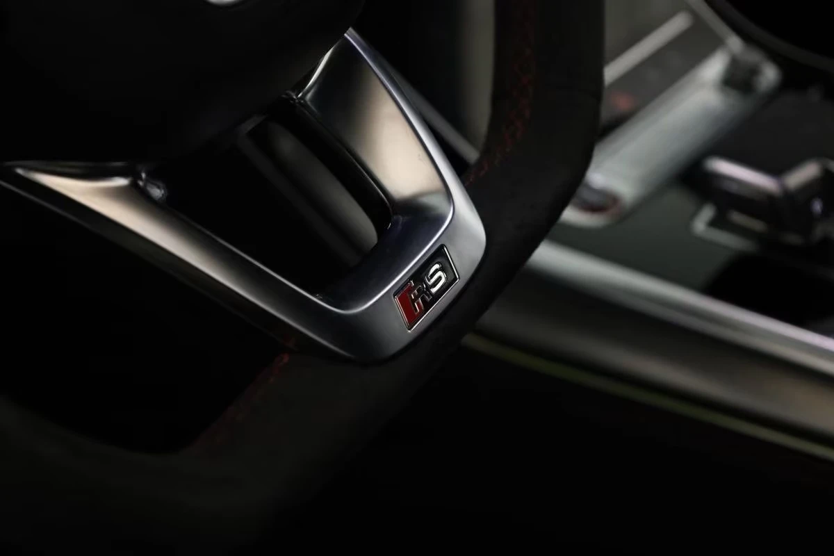 Audi RSQ8 PERFORMANCE / B&O / CERAMIC / LASER MATRIX / PANO, снимка 12 - Автомобили и джипове - 55049486