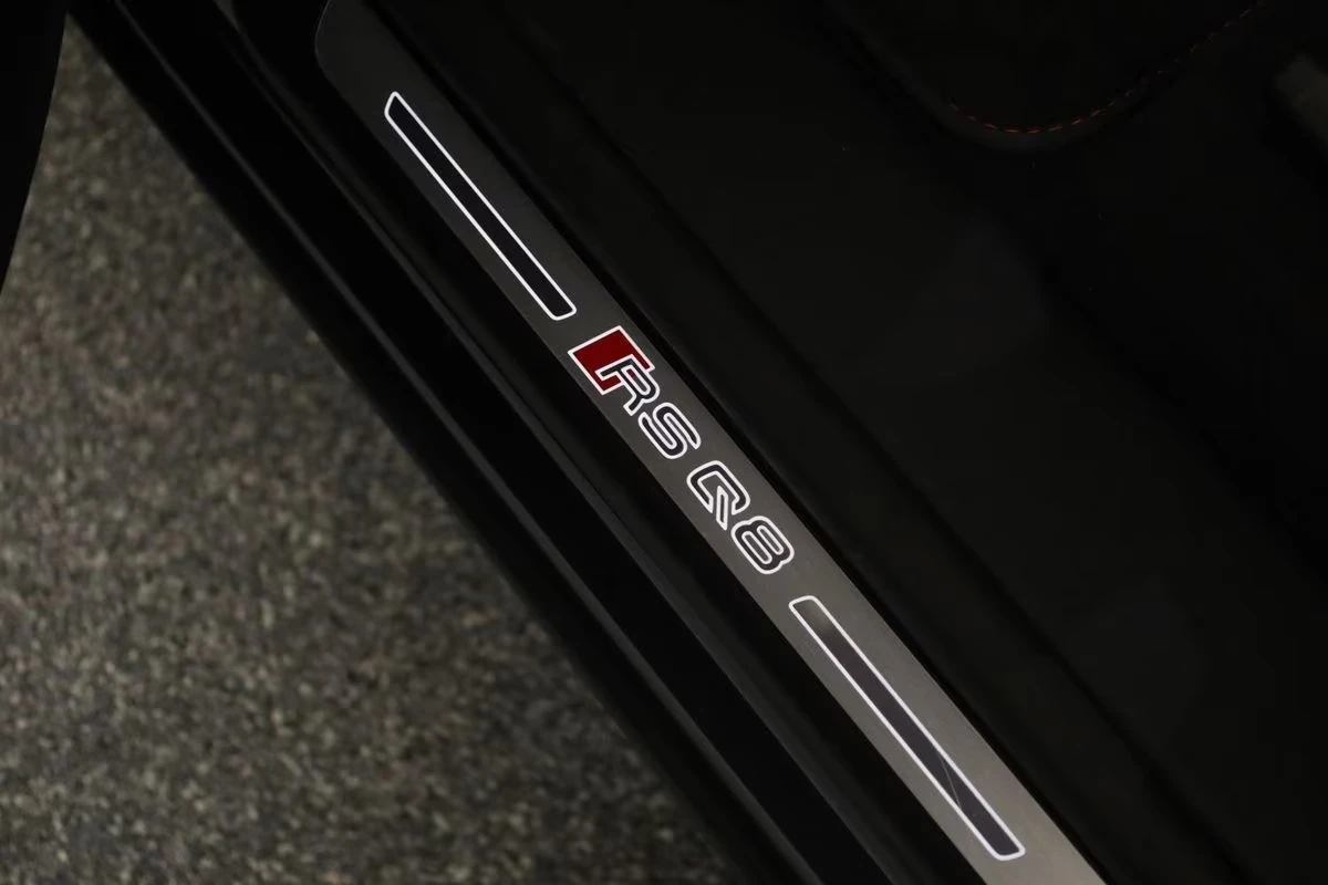 Audi RSQ8 PERFORMANCE / B&O / CERAMIC / LASER MATRIX / PANO, снимка 9 - Автомобили и джипове - 55049486