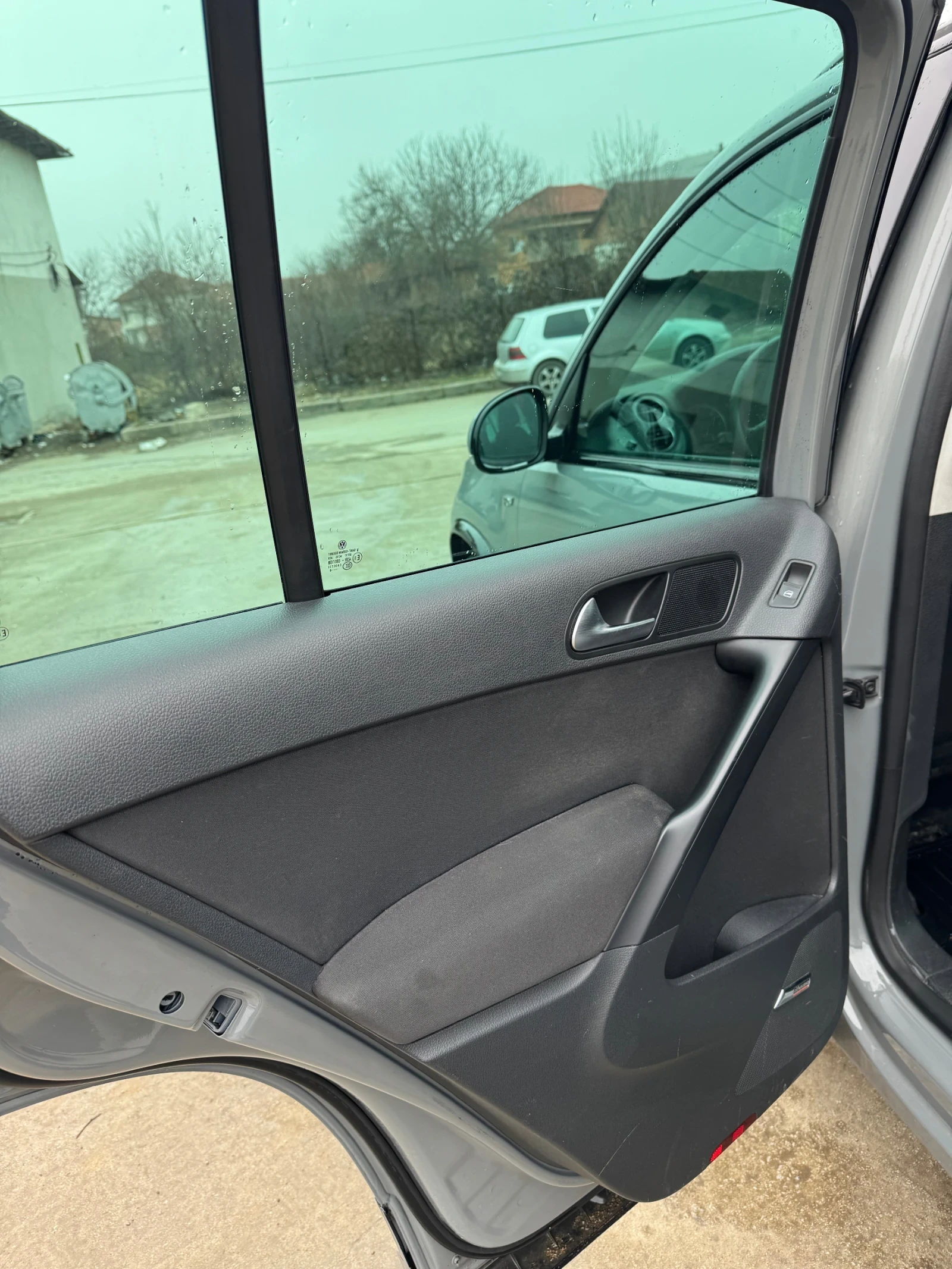 VW Tiguan R line , снимка 10 - Автомобили и джипове - 56040737