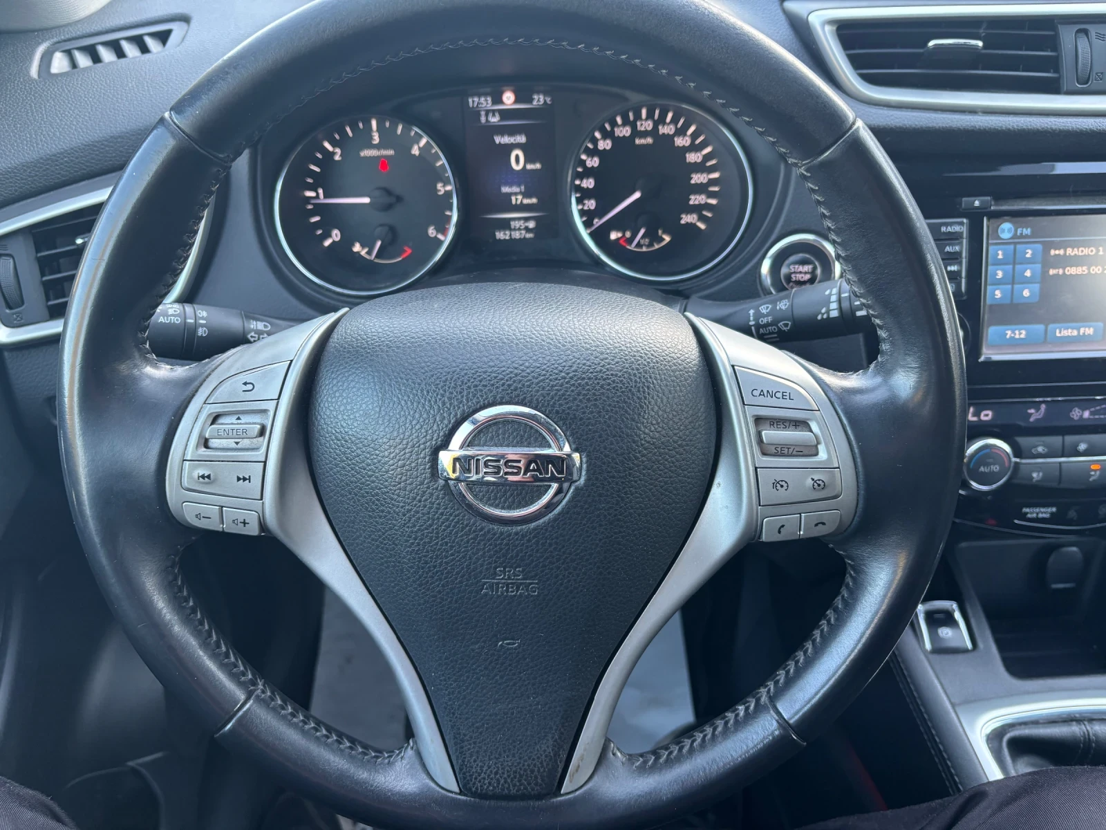 Nissan Qashqai 1.5 dci / Tecna/ Панорама/Камери 360/, снимка 17 - Автомобили и джипове - 56336624