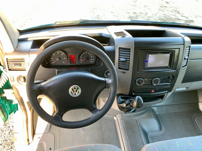 VW Crafter ЩОРА* КЛИМАТИК* НАВИГАЦИЯ* СЕРВИЗНИ ДОКУМЕНТИ, снимка 13 - Бусове и автобуси - 53486568