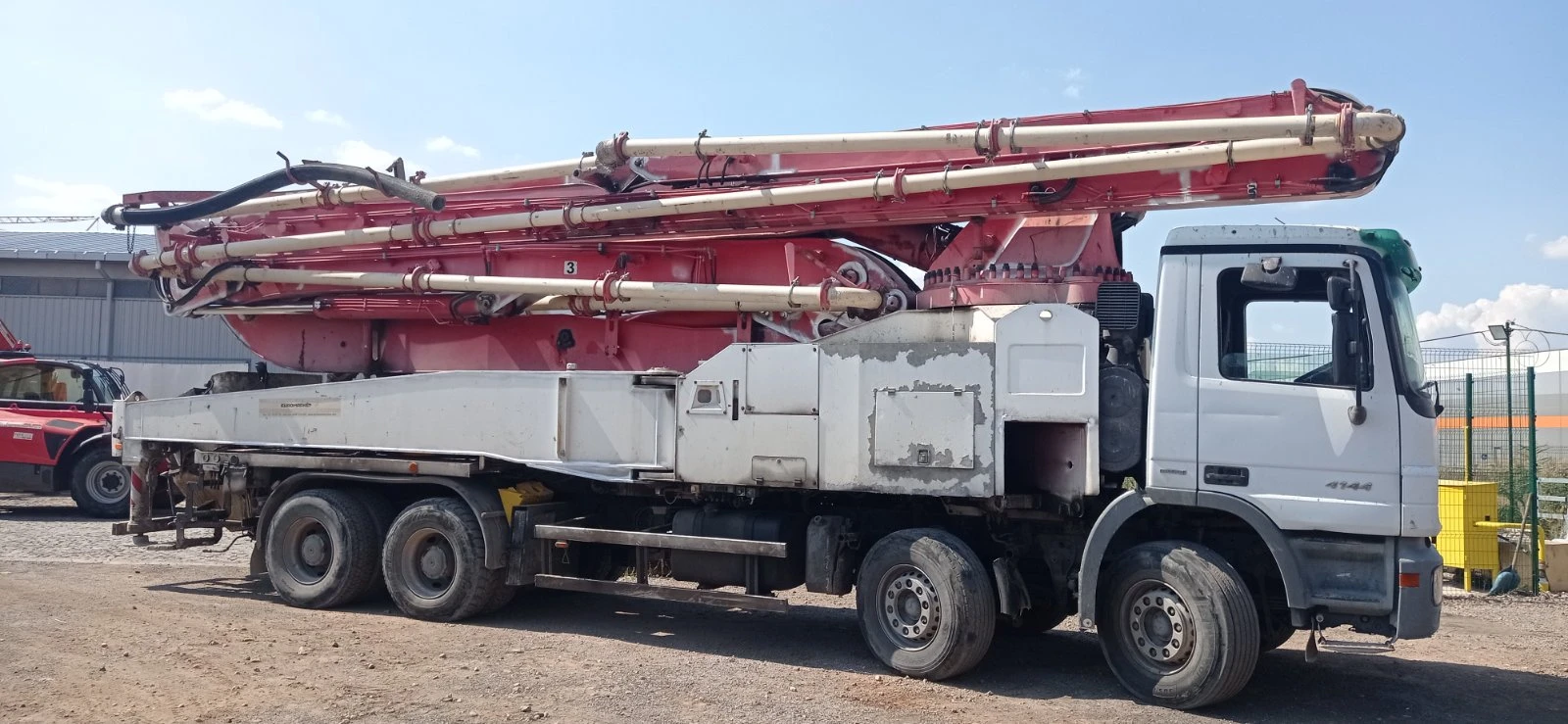 Бетон помпа Mercedes-Benz 4144 B АCTROS