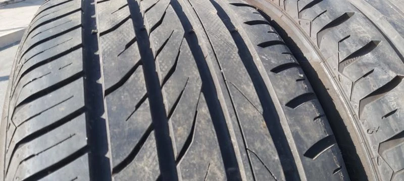 Гуми Летни 245/40R18, снимка 2 - Гуми и джанти - 32916722