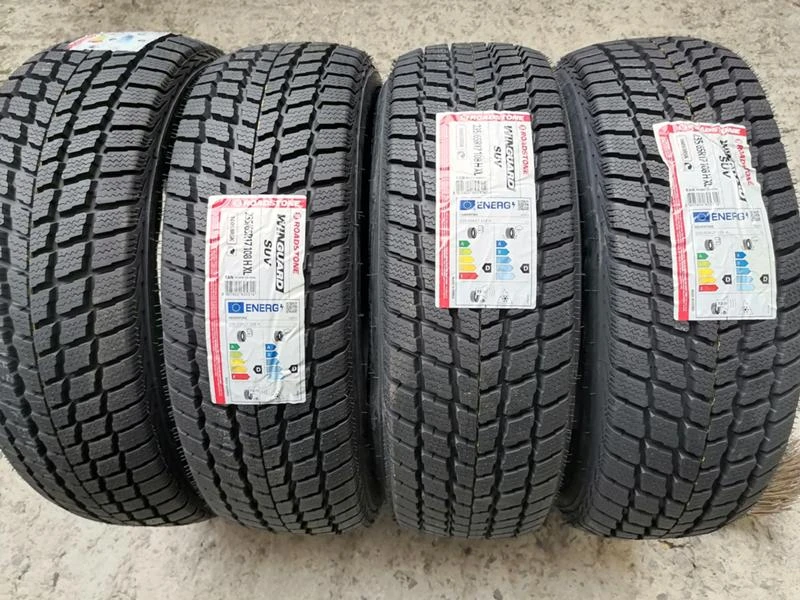 Гуми Зимни 235/65R17, снимка 2 - Гуми и джанти - 34239599