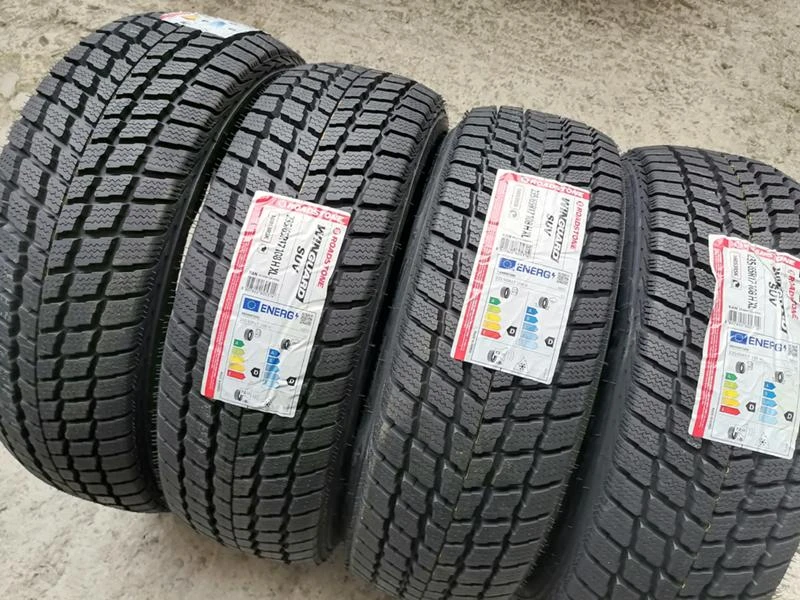 Гуми Зимни 235/65R17, снимка 4 - Гуми и джанти - 34239599