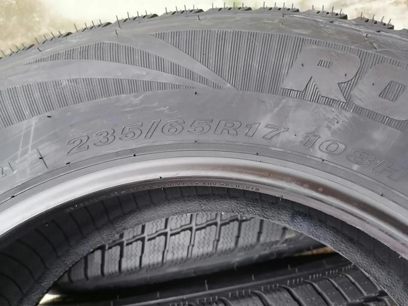 Гуми Зимни 235/65R17, снимка 8 - Гуми и джанти - 34239599