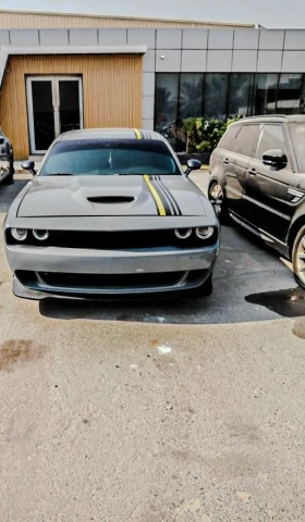     Dodge Challenger SRT 