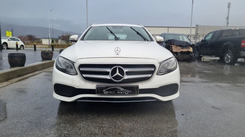 Mercedes-Benz E 220, снимка 1 - Автомобили и джипове - 43143748