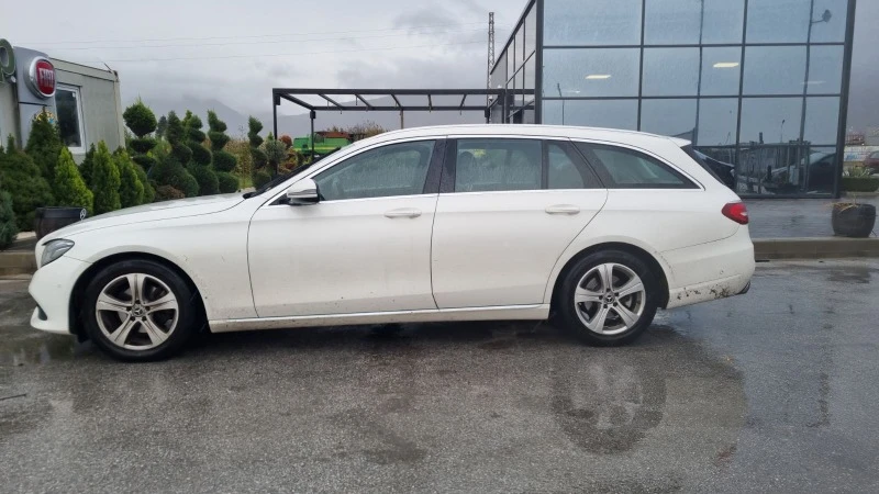 Mercedes-Benz E 220, снимка 3 - Автомобили и джипове - 43143748