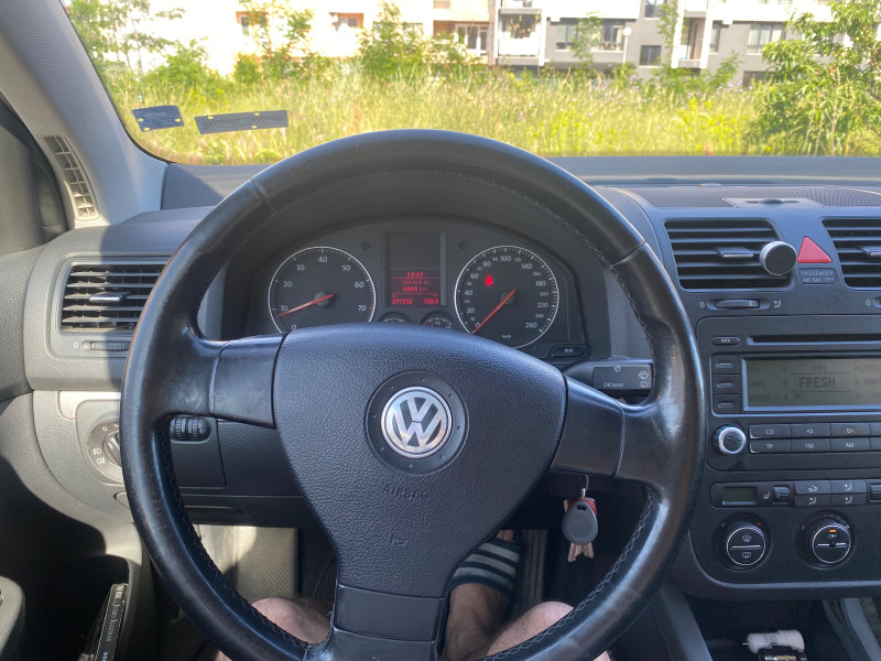 VW Golf, снимка 4 - Автомобили и джипове - 46124611