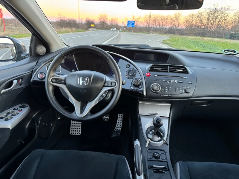 Honda Civic 1.8i, снимка 14 - Автомобили и джипове - 53330400