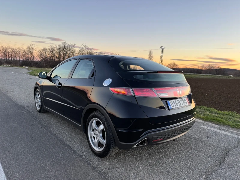 Honda Civic 1.8i, снимка 5 - Автомобили и джипове - 53330400