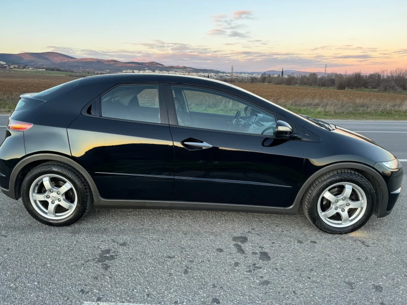 Honda Civic 1.8i, снимка 8 - Автомобили и джипове - 53330400