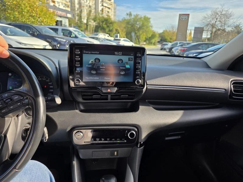 Toyota Yaris 1, 5 - изображение 7