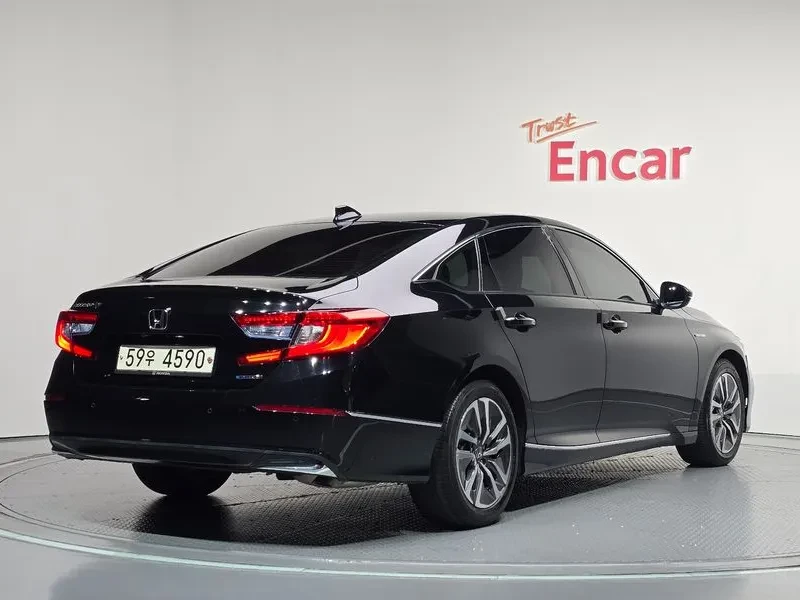 Honda Accord 10Th Generation 2.0 Hybrid Ex-L, снимка 2 - Автомобили и джипове - 56078775