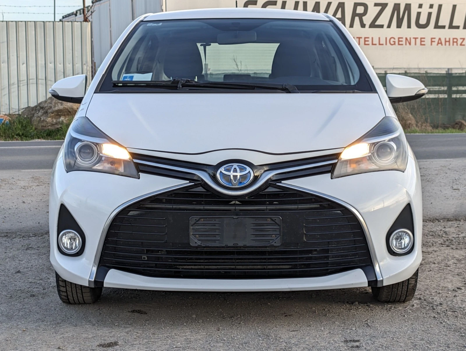 Toyota Yaris 1.5i* Hybrid* Камера* Автоматик* EURO6B  - изображение 3