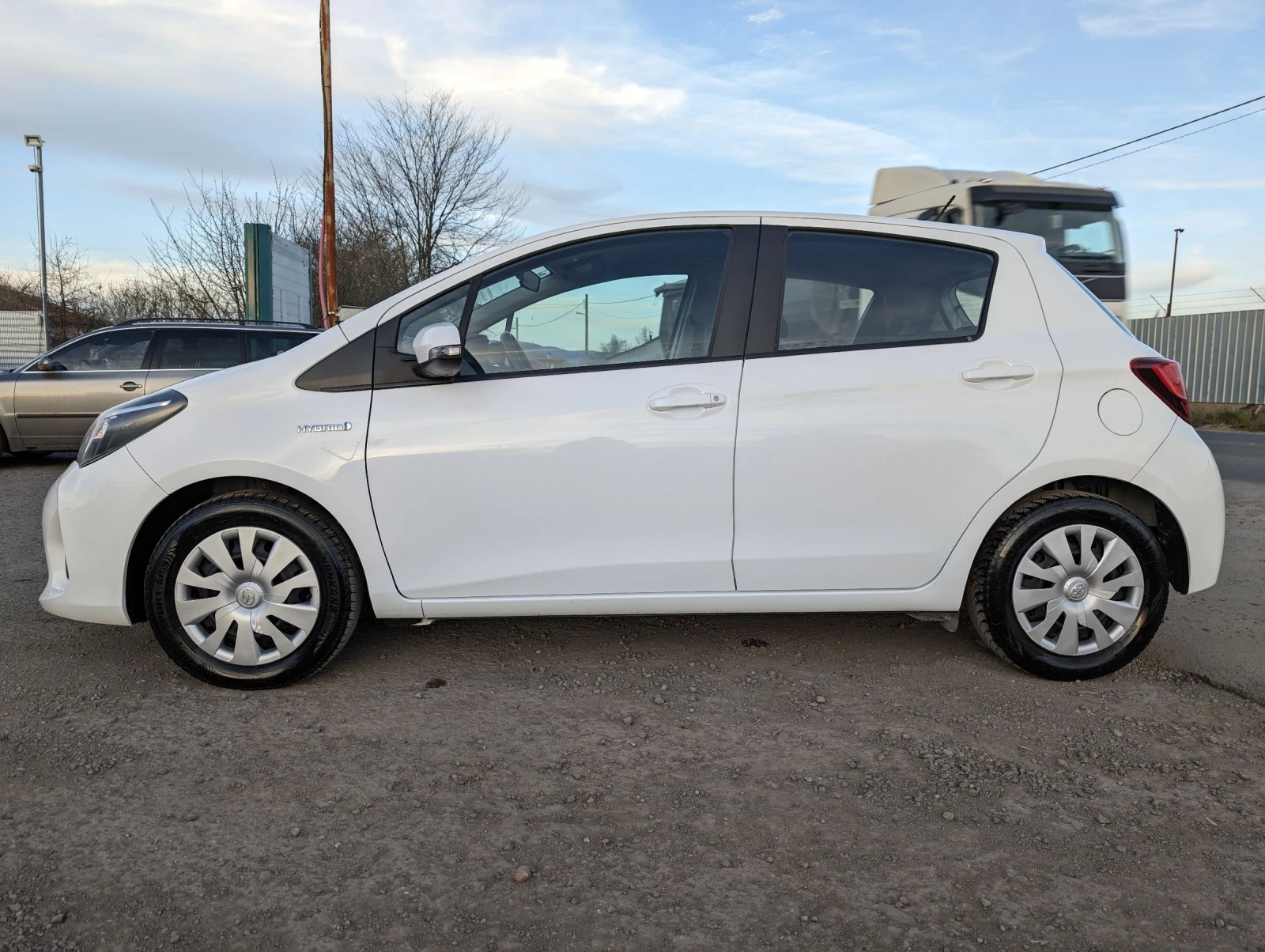 Toyota Yaris 1.5i* Hybrid* Камера* Автоматик* EURO6B  - изображение 4