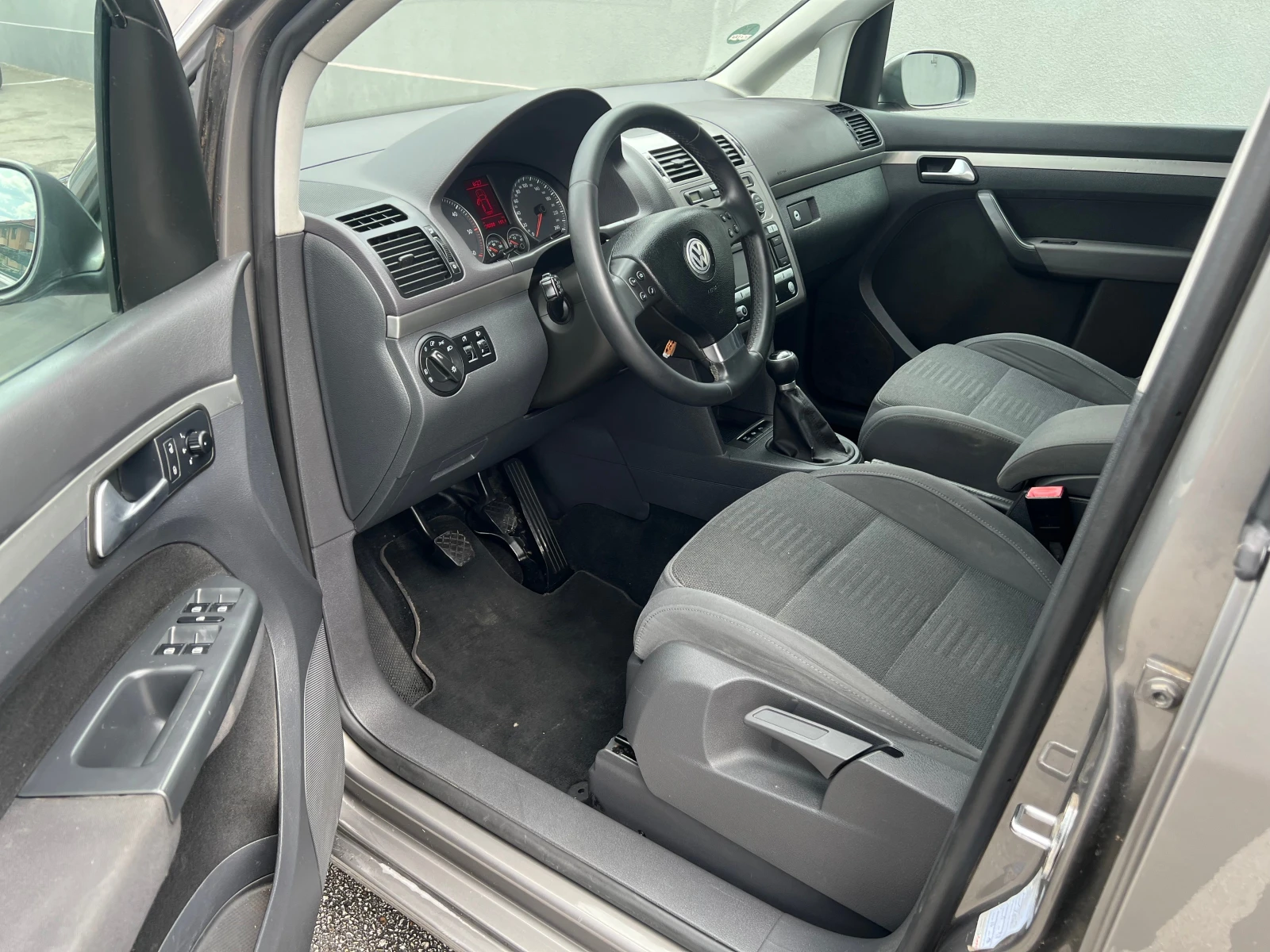 VW Touran 1.9 TDI 105к.с. - изображение 6