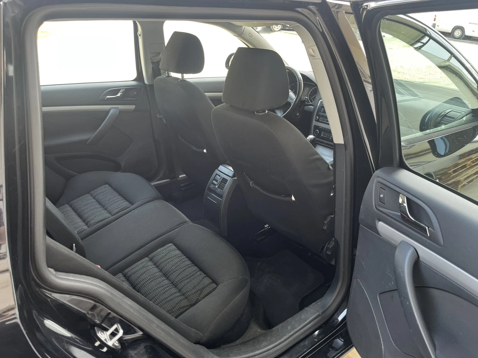Skoda Octavia 1.2 БЕНЗИН - изображение 8