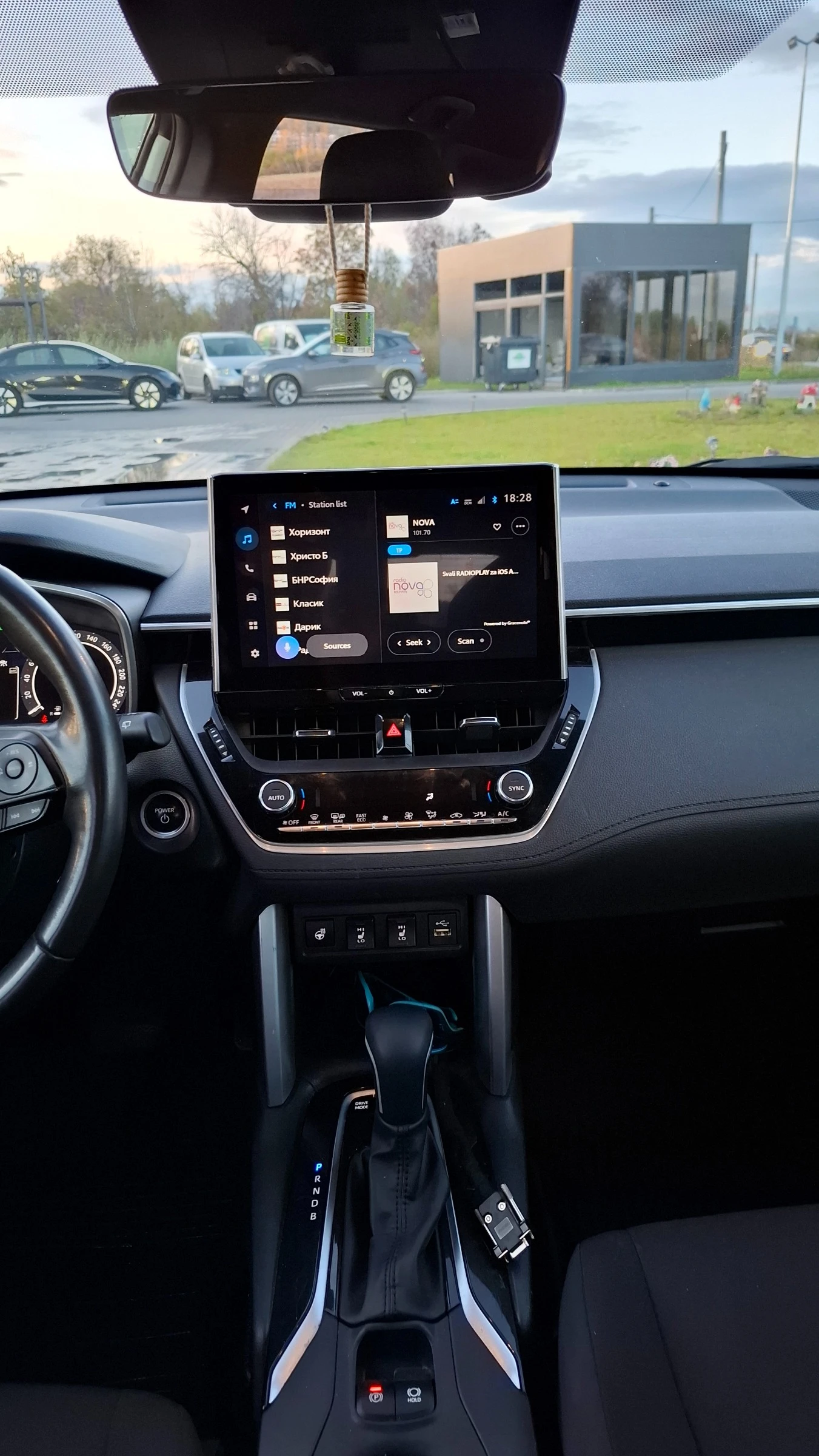 Toyota Corolla 1.8 HYBRID | Mobile.bg   11