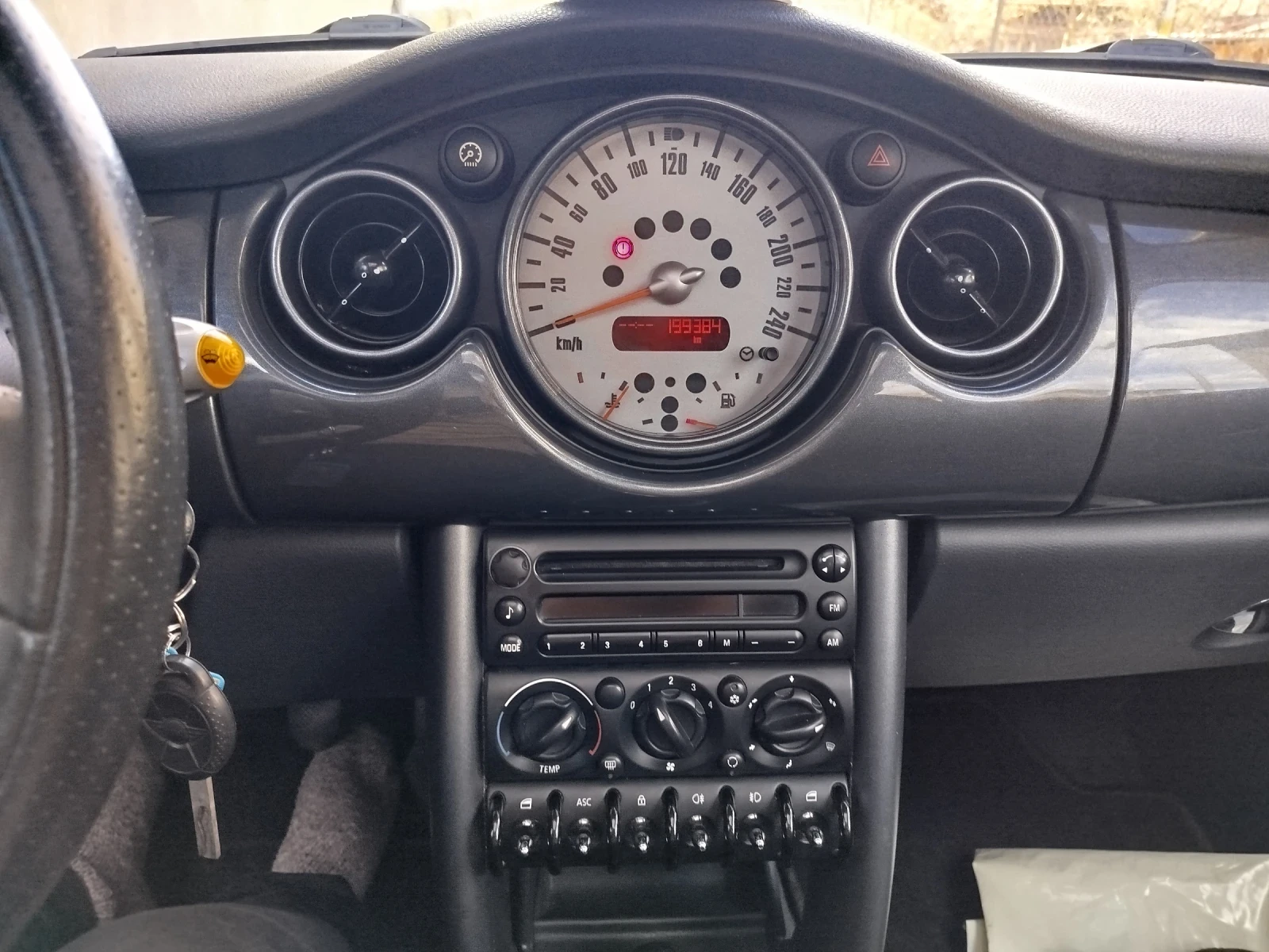 Mini One 1.6, снимка 14 - Автомобили и джипове - 54140390