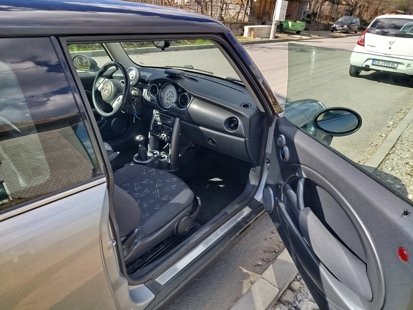 Mini One 1.6, снимка 9 - Автомобили и джипове - 54140390