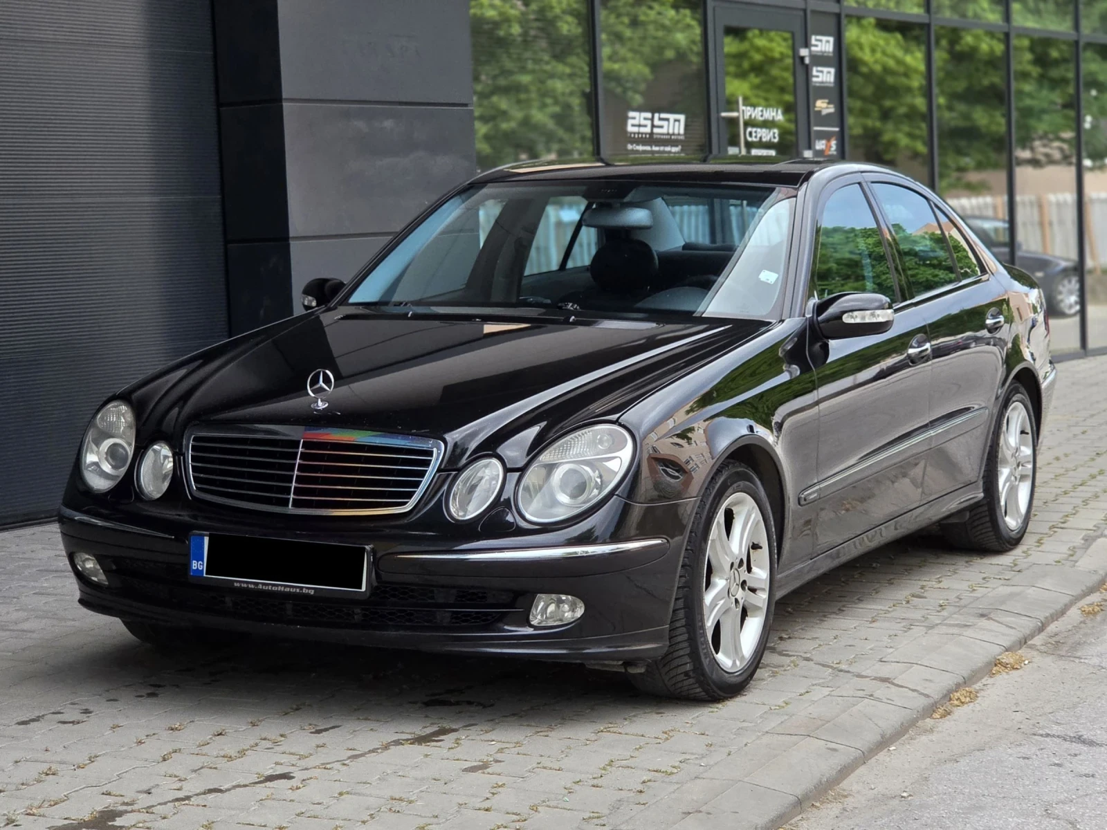 Mercedes-Benz E 240 V6 Газ/Бензин Сервизна история Автоматик, снимка 3 - Автомобили и джипове - 54532809