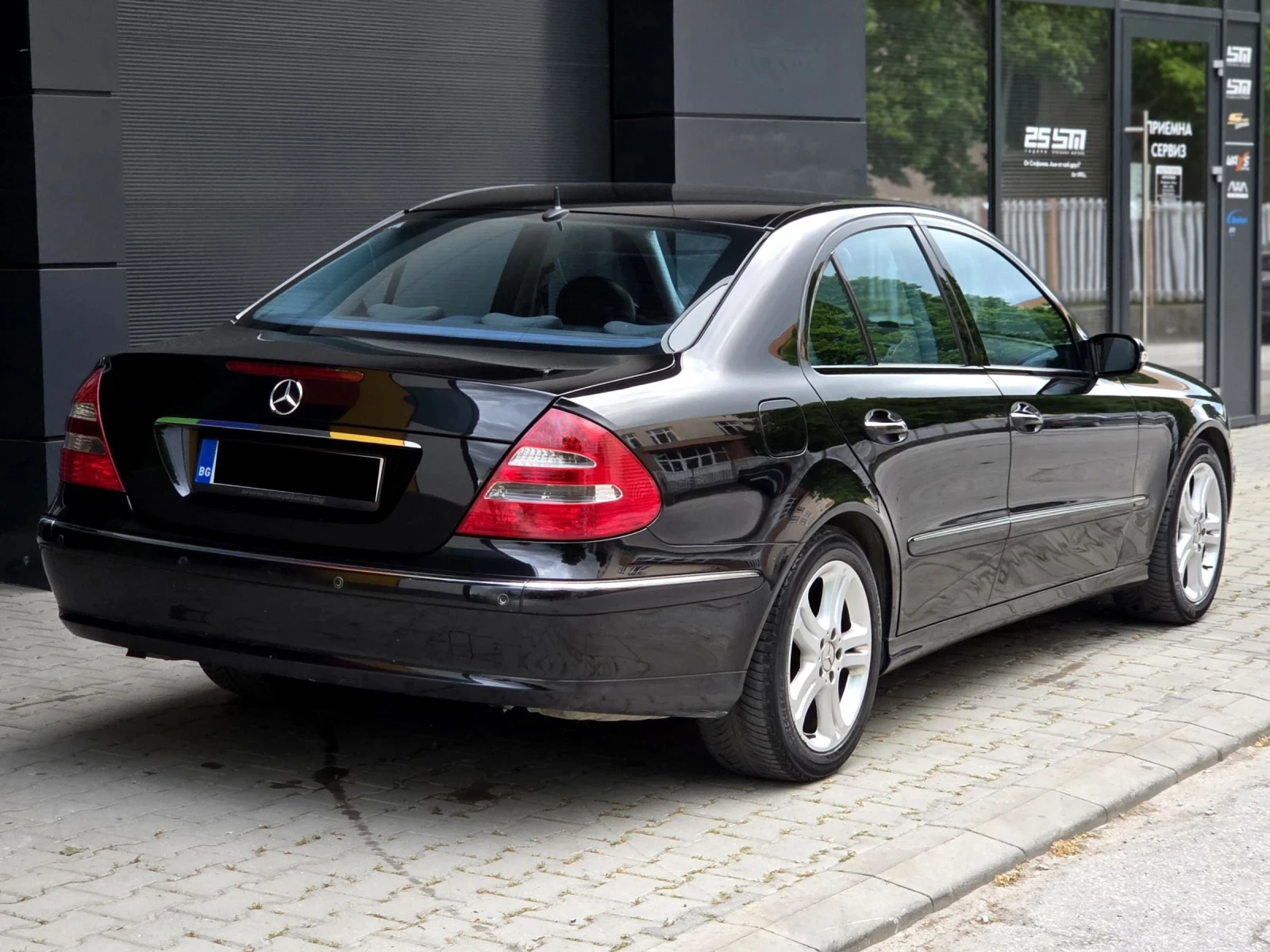 Mercedes-Benz E 240 V6 Газ/Бензин Сервизна история Автоматик, снимка 4 - Автомобили и джипове - 54532809