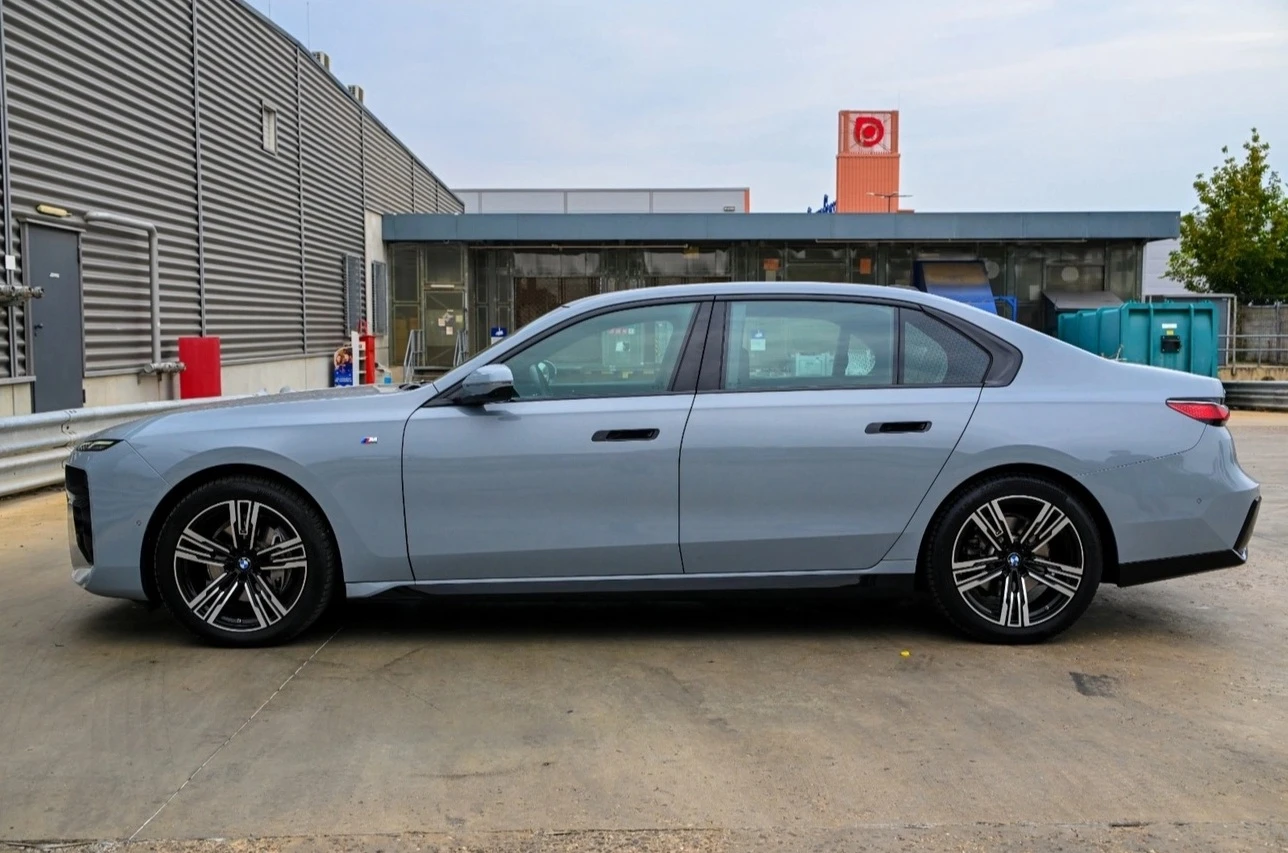 BMW 740 d xDrive M Sport Package , снимка 4 - Автомобили и джипове - 54651662