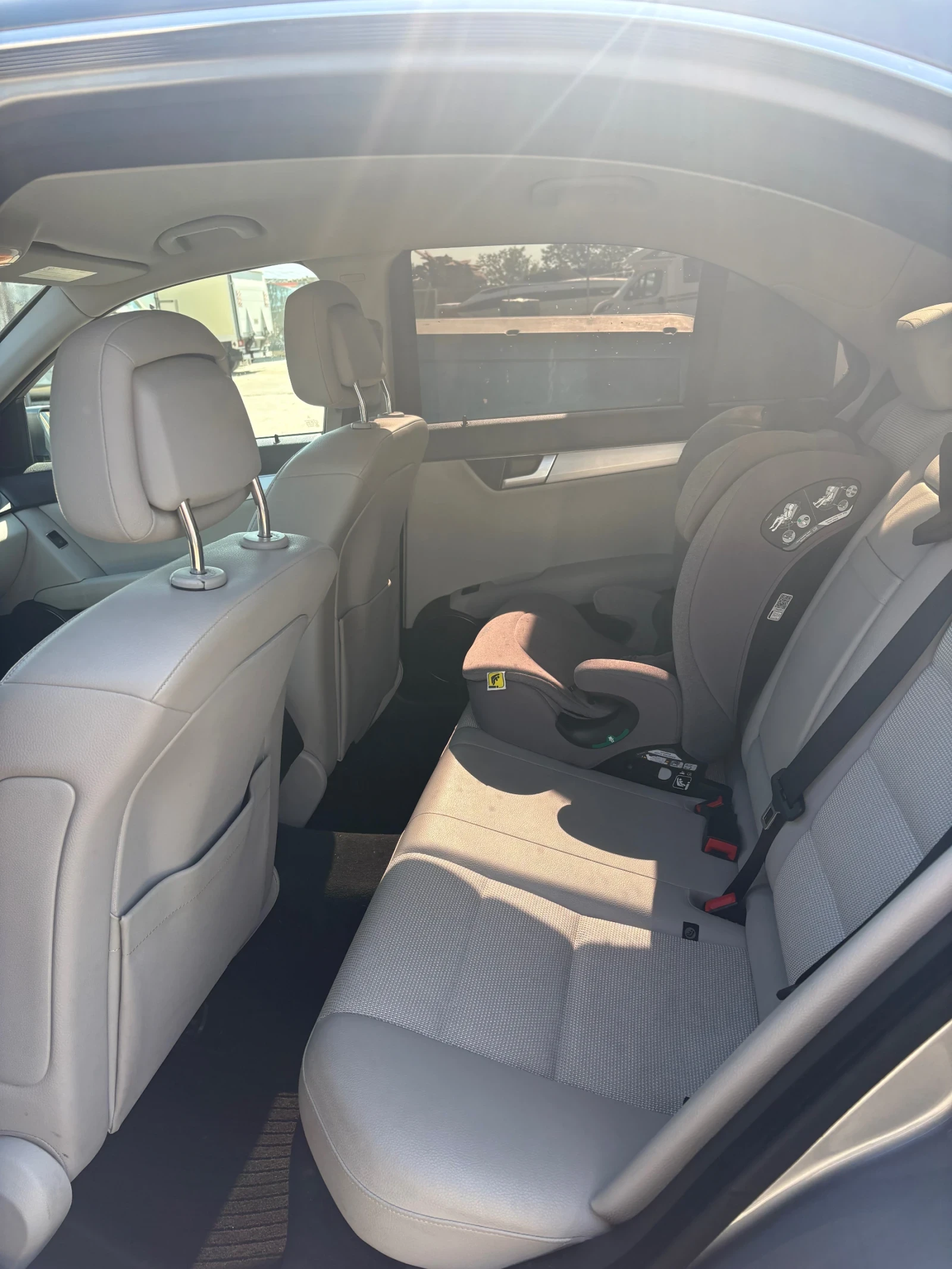 Mercedes-Benz C 250 AMG пакет 7G-Tronik 4Matic, снимка 6 - Автомобили и джипове - 55017456
