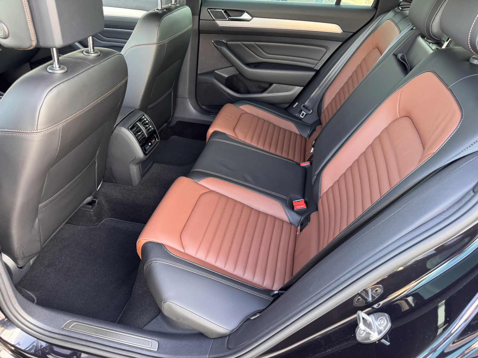 VW Passat Elegance/2.0TDI/200K.C./7AT/4MOTION/N1, снимка 9 - Автомобили и джипове - 54946689