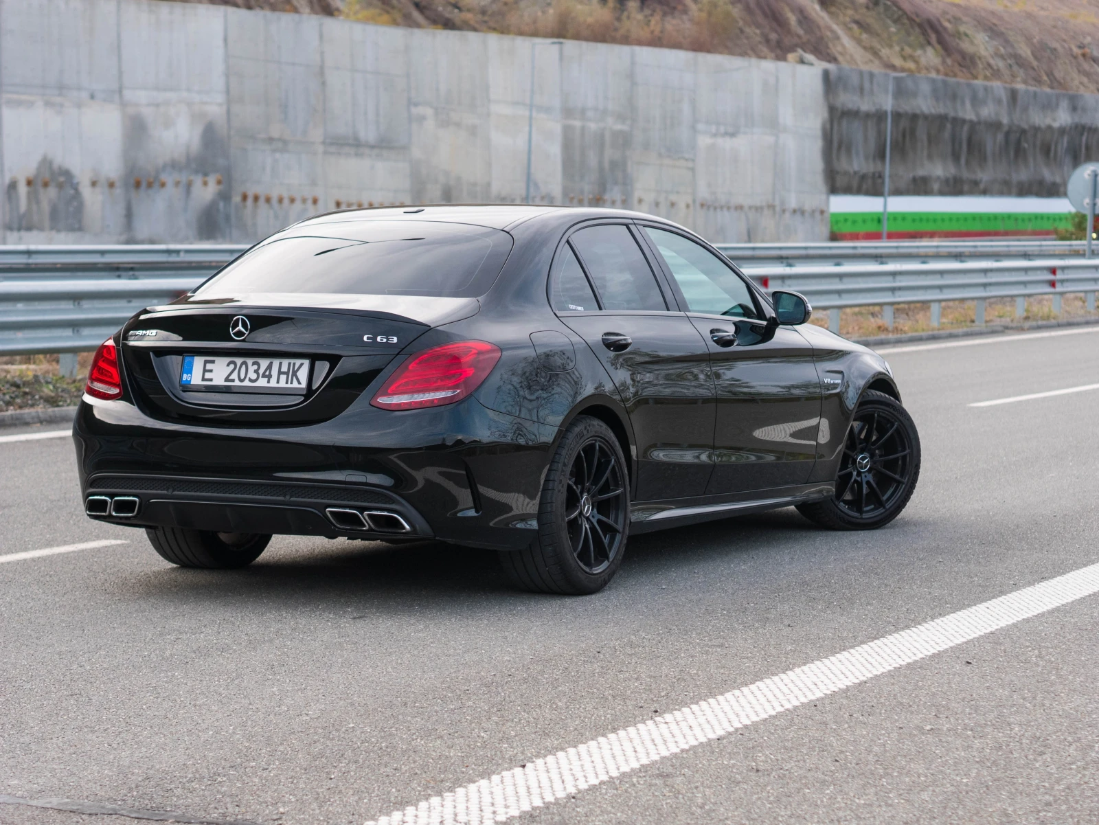 Mercedes-Benz C 63 AMG, снимка 3 - Автомобили и джипове - 55197136